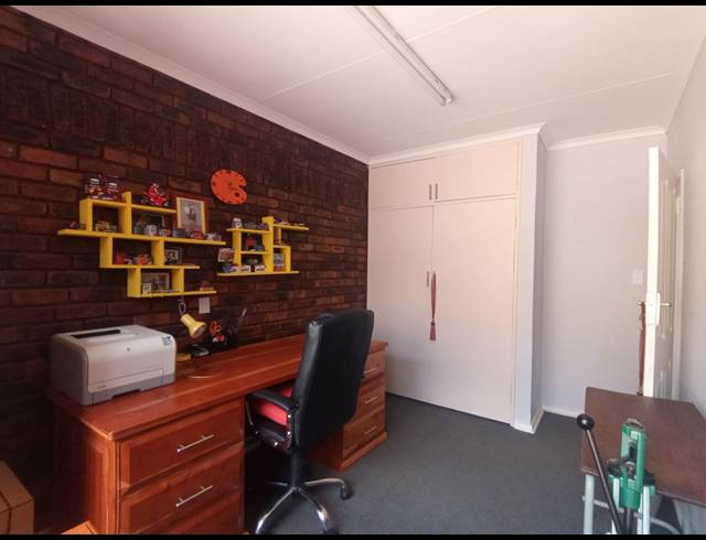 4 BEDROOM HOUSE FOR SALE IN THREE RIVERS EAST